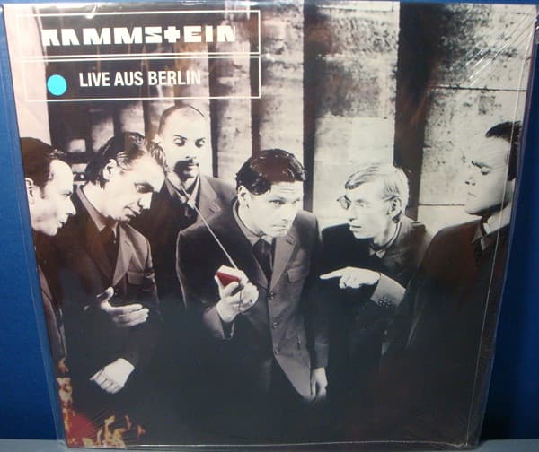 [工业金属史诗现场] Rammstein -《Live Aus Berlin》：烈焰与钢铁的柏林祭典